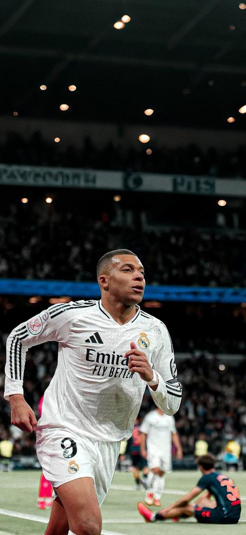 大卫·路易斯：孔蒂曾想带我去那不勒斯，差点和萨里学会抽烟（大卫·路易斯：孔蒂曾欲带我赴那不勒斯，我差点跟萨里学抽烟）