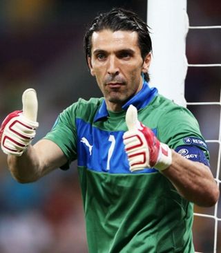 欧冠进球榜更新：梅西连续破门,（欧冠射手榜最新：梅西连场建功）